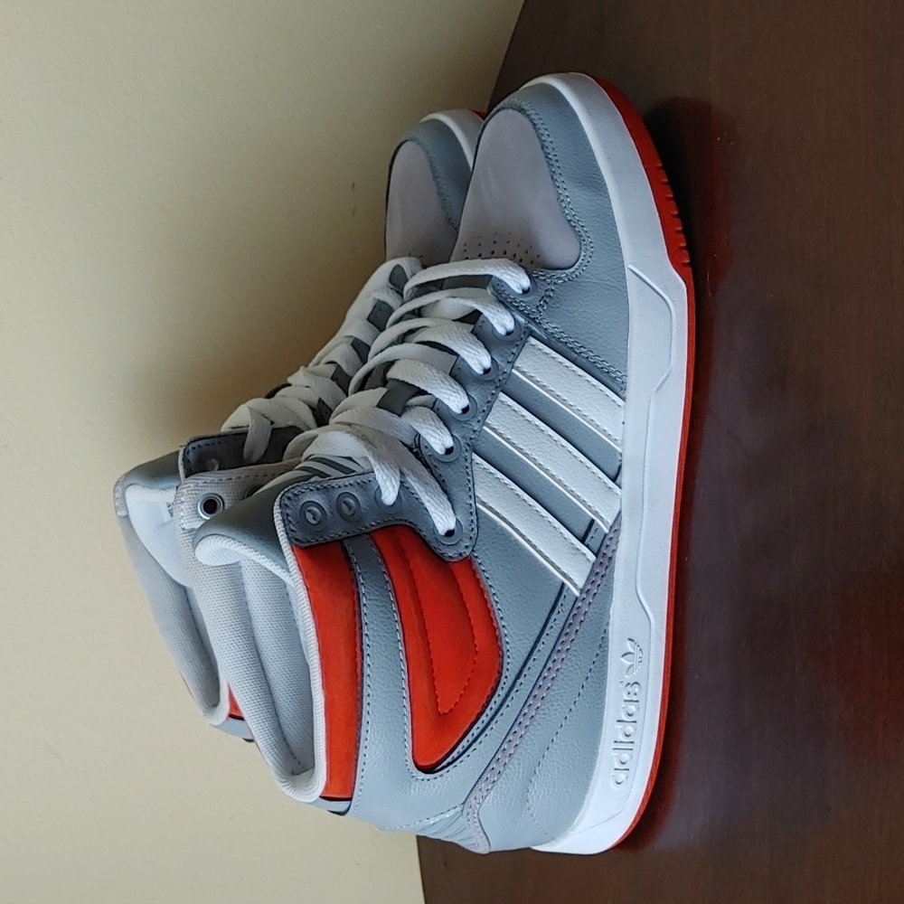 ❌❌SOLD❌❌Adidas Women's ankle Athletic shoes size 8 Gray and Red
